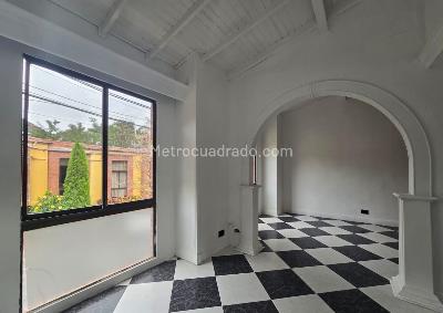 Casa de 5 alcobas en arriendo en Belen La Mota, Medellín, 250 m² · foto 10 de 20