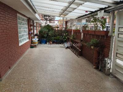 Casa de 5 alcobas en venta en Normandia Ii Sector, Bogotá, 240 m² · foto 18 de 19