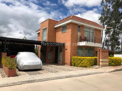 Casa de 3 alcobas en venta en Alcaparros Cajica, Cajicá, 412 m² · foto 1 de 20