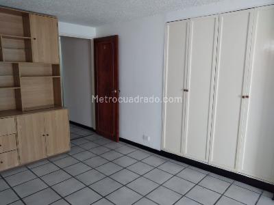 Apartamento de 2 alcobas en venta en Blanco, Girardot, 103 m² · foto 6 de 8