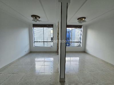 Apartamento de 3 alcobas en venta en Bosques Del Ferrol, Bogotá, 74 m² · foto 2 de 19