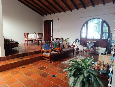 Casa de 5 alcobas en venta en La Buitrera, Cali · foto 8 de 15