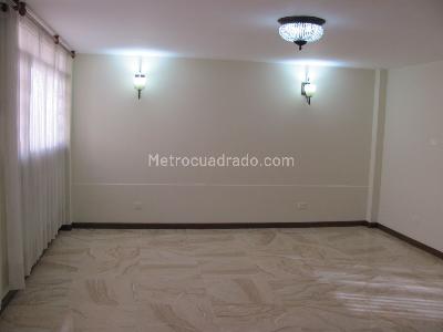 Casa de 4 alcobas en venta en La Estrada, Bogotá, 94 m² · foto 2 de 20