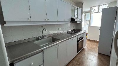 Apartamento de 3 alcobas en arriendo en Conquistadores, Medellín, 100 m² · foto 3 de 10