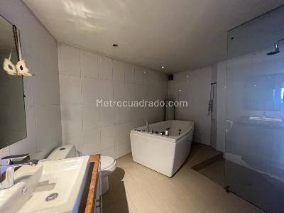 Apartamento de 3 alcobas en venta en La Macarena Bogotá, Bogotá, 132 m² · foto 16 de 17