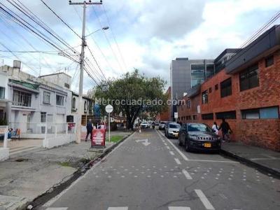 Casa de 5 alcobas en venta en San Nicolas, Bogotá, 310 m² · foto 2 de 9