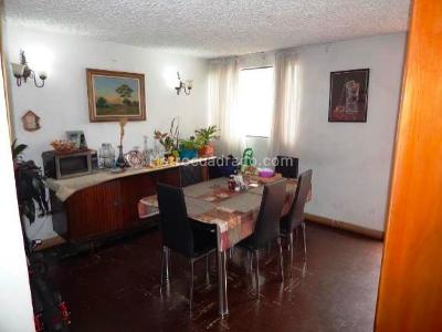 Casa de 5 alcobas en venta en San Nicolas, Bogotá, 310 m² · foto 4 de 9