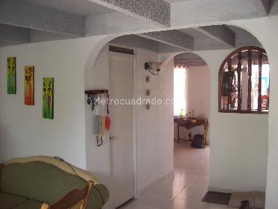 Casa de 3 alcobas en venta en Bello Horizonte, Girardot, 110 m² · foto 3 de 10