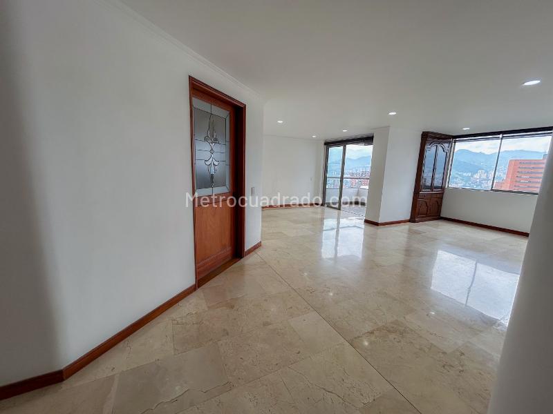 Elegant 3BR Apartment in Poblado