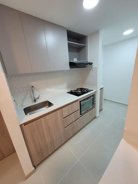 Estudio Moderno de 1 Alcoba con Baño Privado en Los Colores - 2