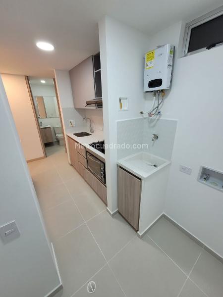 Estudio Moderno de 1 Alcoba con Baño Privado en Los Colores - 3