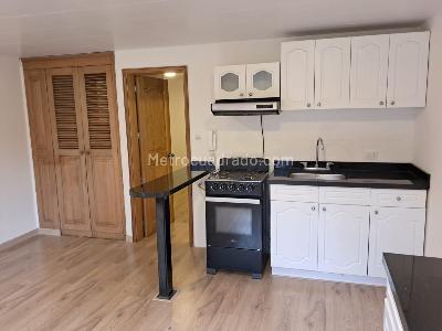 Apartamento de 1 alcoba en arriendo en La Carolina Santa Barbara, Bogotá, 30 m² · foto 3 de 10
