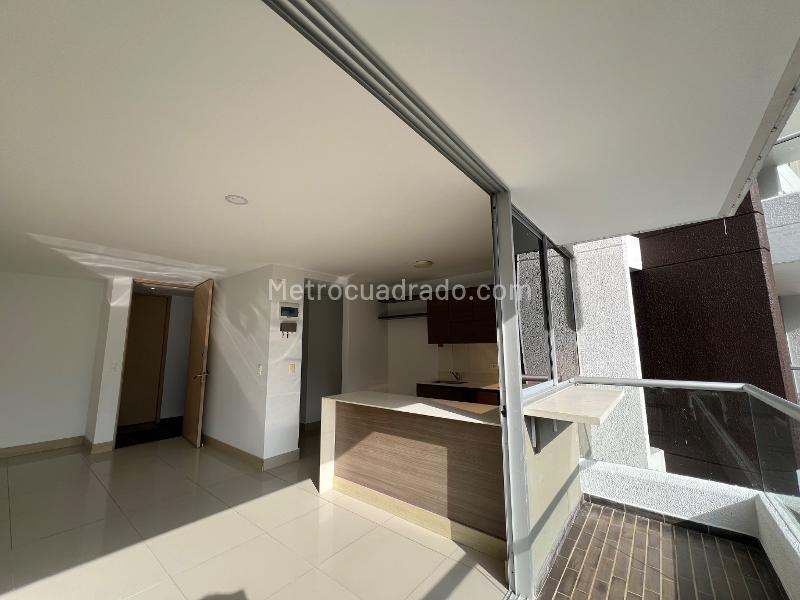 3BR Apartment with Balcony View in Las Palmas (Poblado) - 2