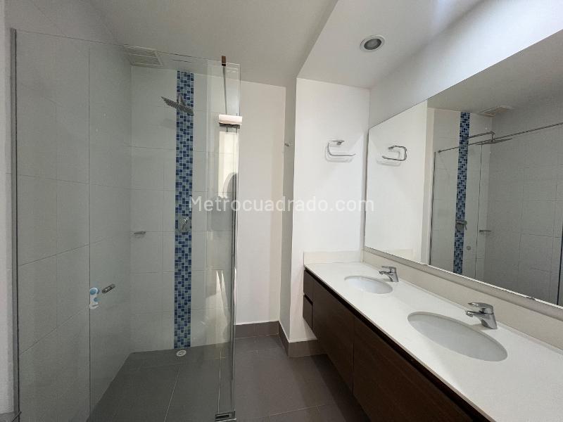 3BR Apartment with Balcony View in Las Palmas (Poblado) - 3