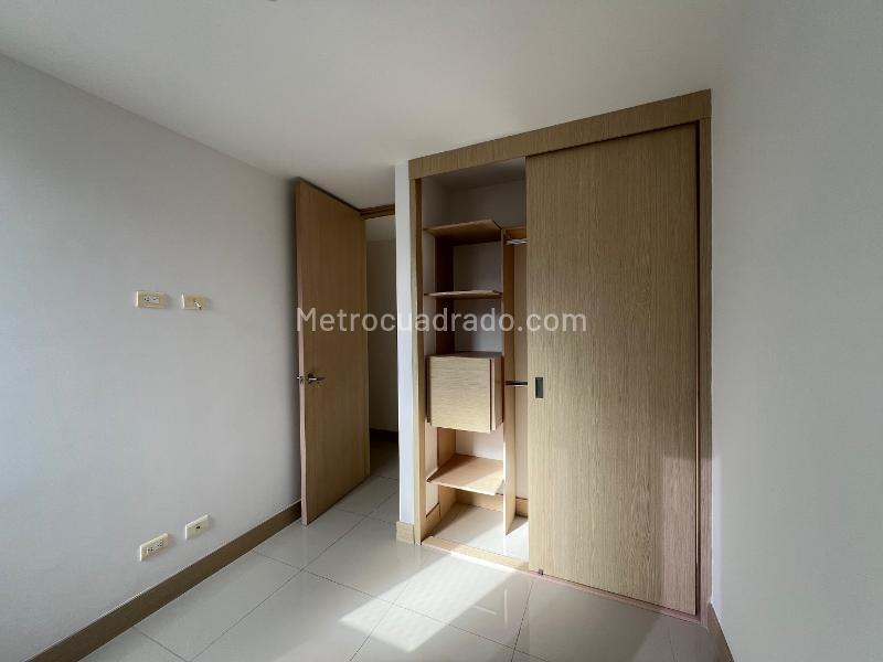 3BR Apartment with Balcony View in Las Palmas (Poblado) - 7