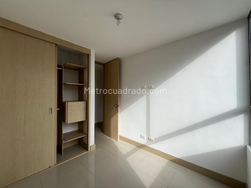3BR Apartment with Balcony View in Las Palmas (Poblado) - 9