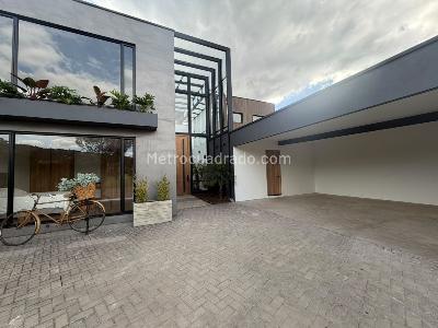Casa de 5 alcobas en venta en Condominio San Jacinto, Chía, 1038 m² · foto 2 de 20