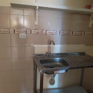 Apartaestudio en venta en Las Ferias, Bogotá, 32 m² · foto 2 de 8