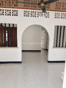 Casa de 5 alcobas en venta en Cambulos, Girardot, 95 m² · foto 2 de 14