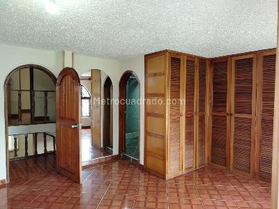 Casa de 4 alcobas en venta en Gilmar, Bogotá, 210 m² · foto 9 de 20