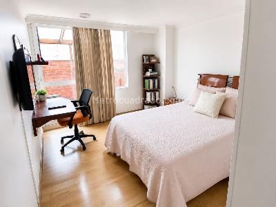 Apartamento de 4 alcobas en venta en Chico San Patricio, Bogotá, 195 m² · foto 14 de 17