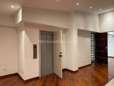 Apartamento de 4 alcobas en venta en Puente Largo, Bogotá, 131 m² · foto 2 de 20