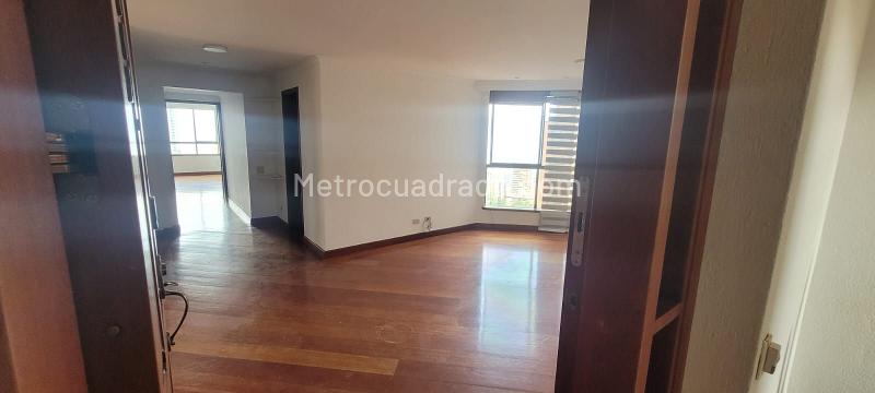 Bright 2BR Apartment in El Poblado El Tesoro - 3