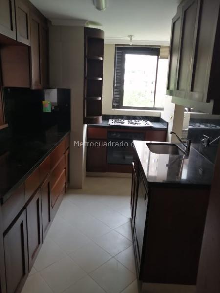 Bright 2BR Apartment in El Poblado El Tesoro - 9