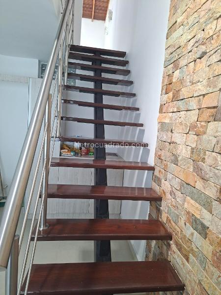 Spacious 4BR Duplex Apartment in Laureles - 3