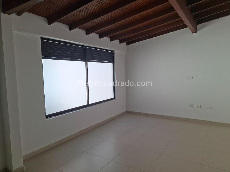 Spacious 4BR Duplex Apartment in Laureles - 6