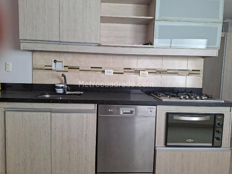 Spacious 4BR Duplex Apartment in Laureles - 9