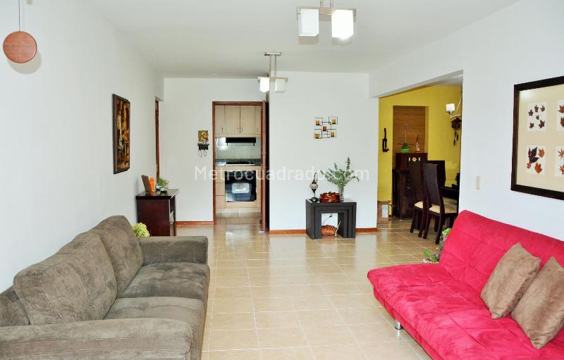 Apartamento de 3 Alcobas con Balcón en El Poblado Oviedo - 2