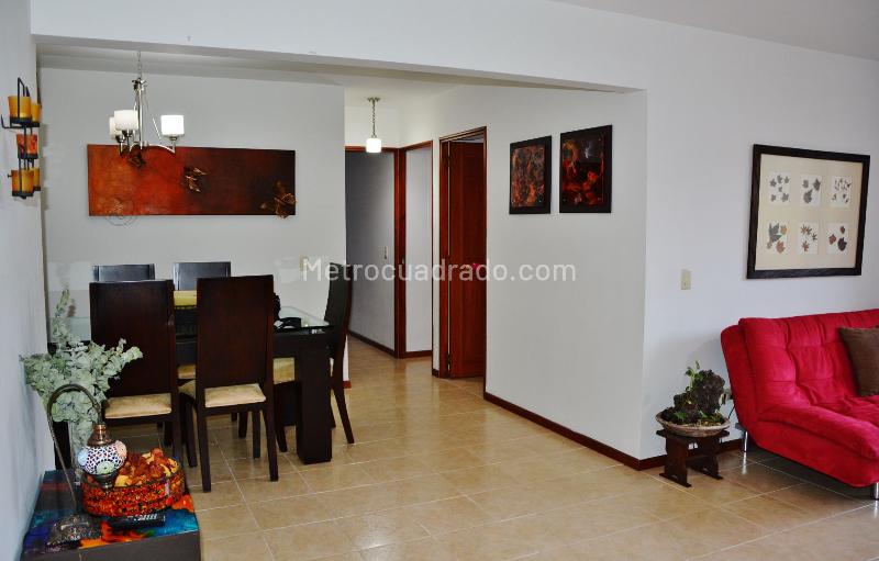 Apartamento de 3 Alcobas con Balcón en El Poblado Oviedo - 4