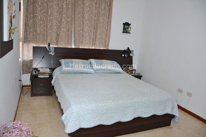 Apartamento de 3 Alcobas con Balcón en El Poblado Oviedo - 9