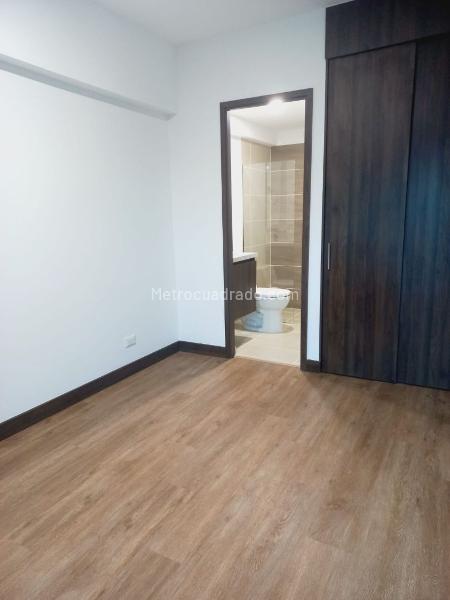 Near-New 2BR Apartment with Amenities in Sector Toledo - 3
