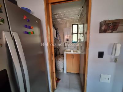 Apartamento de 2 alcobas en venta en Parques De Lorena, Bogotá, 99 m² · foto 2 de 20