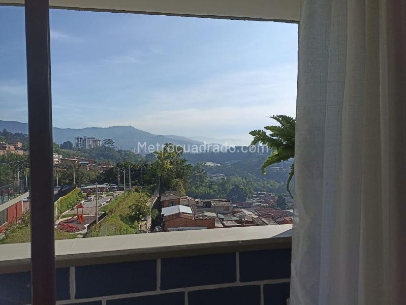 Bright 2BR Apartment with Balcony in La Inmaculada - 8