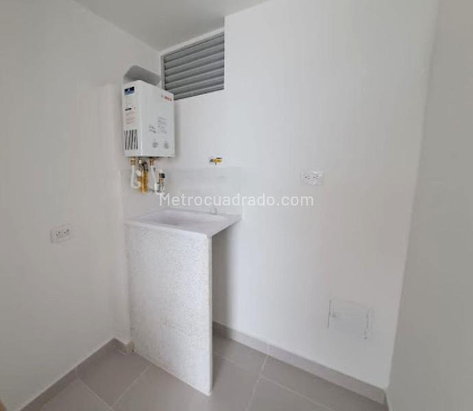 Apartamento iluminado de 2 alcobas con balcón en Suramérica, Itagüí - 4