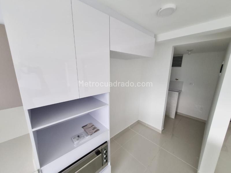 Apartamento iluminado de 2 alcobas con balcón en Suramérica, Itagüí - 3
