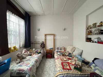 Casa de 5 alcobas en venta en La Favorita Centro, Bogotá, 228 m² · foto 11 de 18