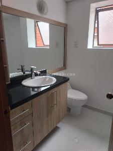 Casa de 5 alcobas en venta en San Patricio, Bogotá, 227 m² · foto 18 de 20