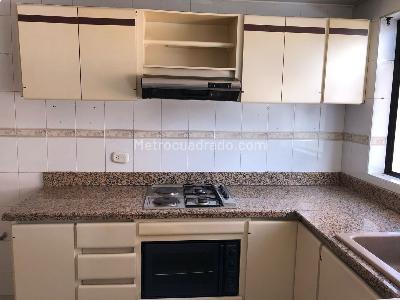 Apartamento de 2 alcobas en venta en Quinta Paredes, Bogotá, 75 m² · foto 4 de 11