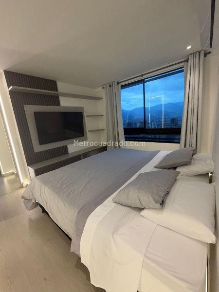 Furnished 3BR Apartment with Rooftop in El Poblado Castropol - 4