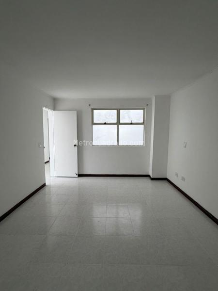 Beautiful 4BR Apartment in San Joaquin - 8