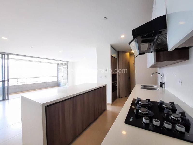 Bright 3BR Apartment with Stunning Views in El Poblado - 3