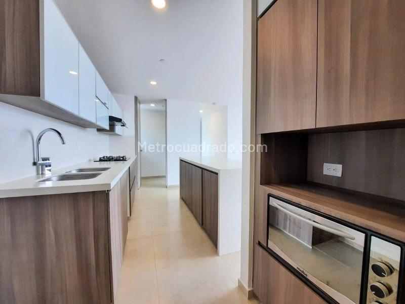 Bright 3BR Apartment with Stunning Views in El Poblado - 4