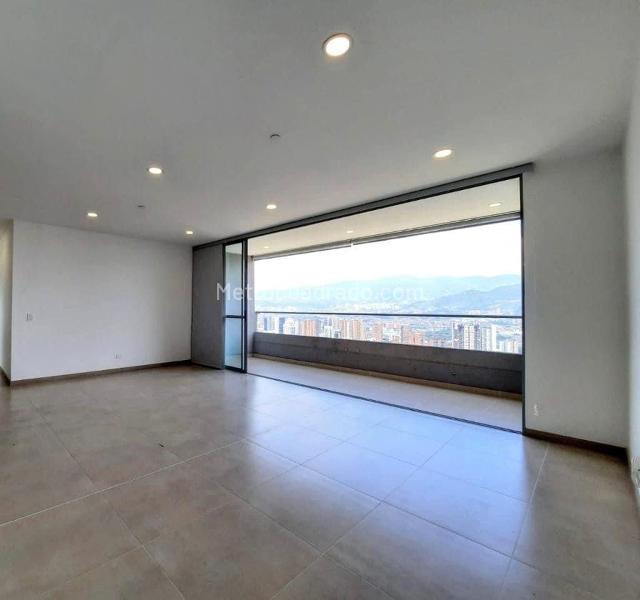 Bright 3BR Apartment with Stunning Views in El Poblado - 5