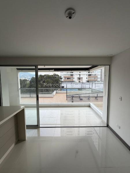 Apto casi para estrenar con balcón en Suramérica, Itagüí - 2