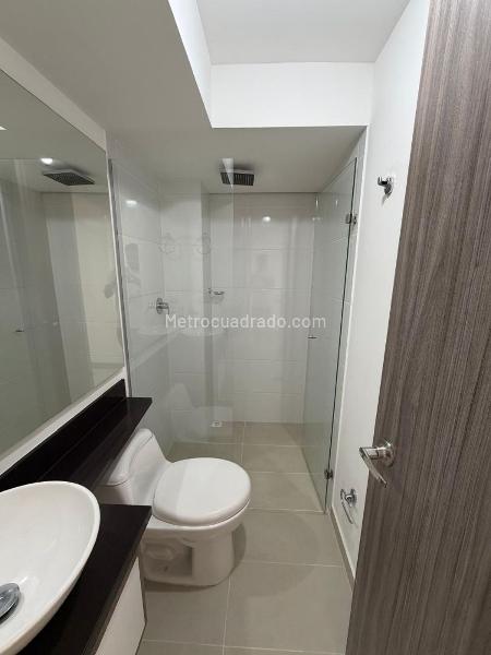 Apto casi para estrenar con balcón en Suramérica, Itagüí - 5