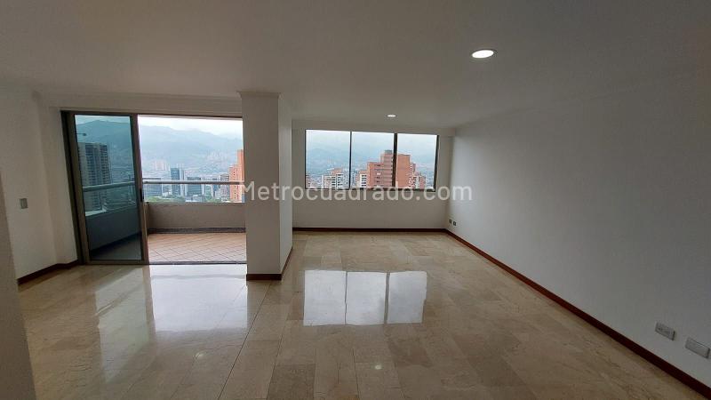 Luxurious 3BR Apartment in Los Balsos No 2 Suroriente
